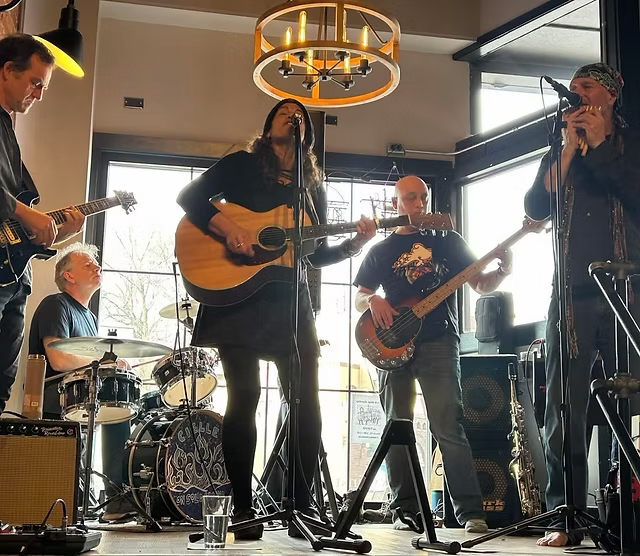 Live Music: Cielle on Solid Ground at Diamond on Seneca